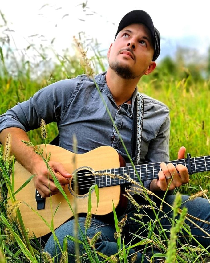 Corentin Call - Chanteur Guitariste